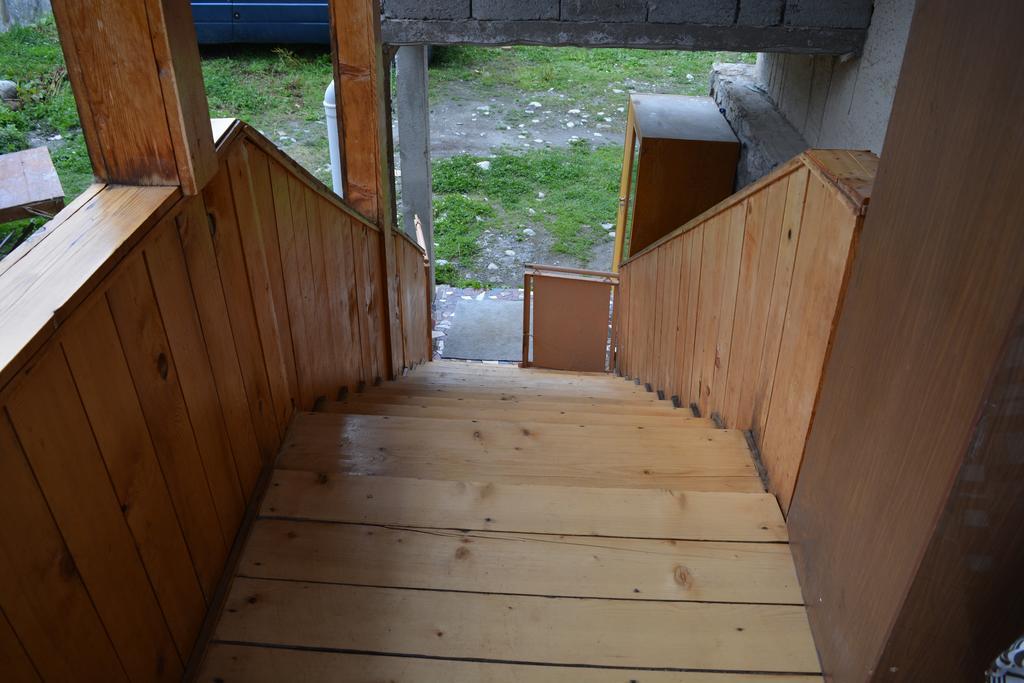Mziuri Guest House Mestia Exterior photo